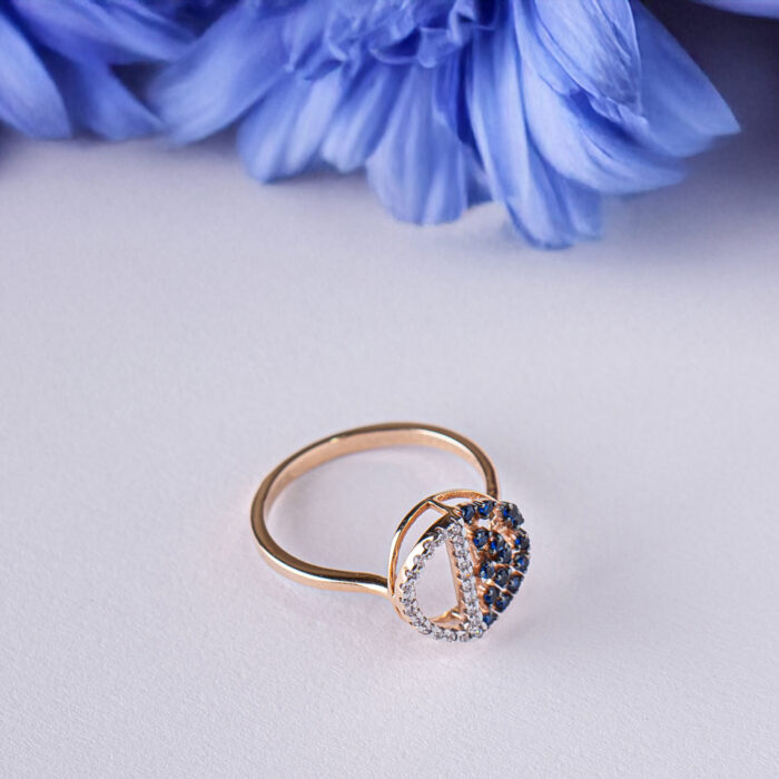 Round Diamonds and Blue Sapphire Ring-3