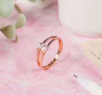 Unified Elegance Of Gold And white precious stones