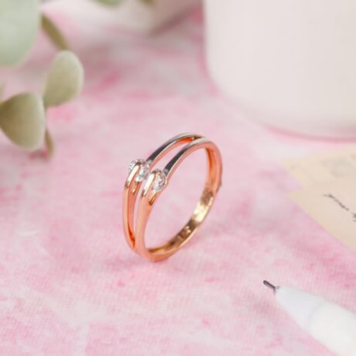 Unified Elegance Of Gold And White Precious Stones