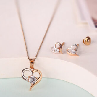 Velvet Shine Heart Shaped Pendant Set