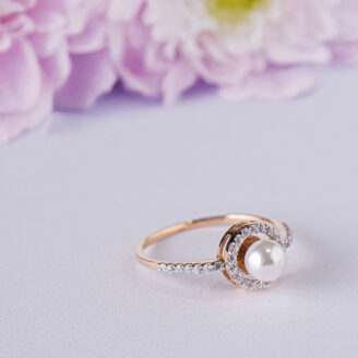 Elegant Pearl and American Diamond Accent Ring