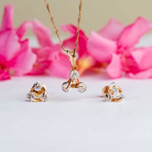 A Triangular Design Pendant Set