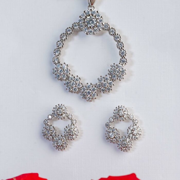 elegant-royal-pendant-set