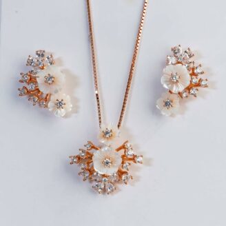 enamel-diamond-pendant-set