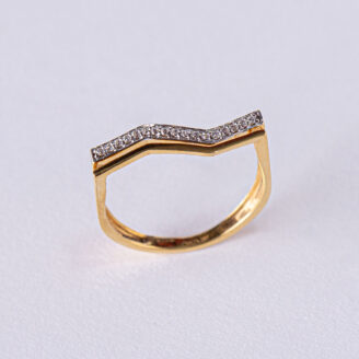 square-gold-ring-top