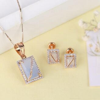 square-gold-pendant-set